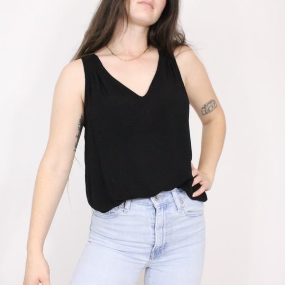 *Old Navy Black Tank Top with Keyhole back - Picture 1 of 7